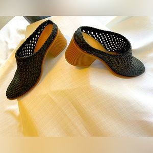 Woman’s Woven Heeled Mule